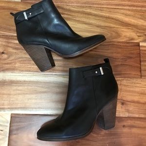 Women‘s Leather Coach Boots